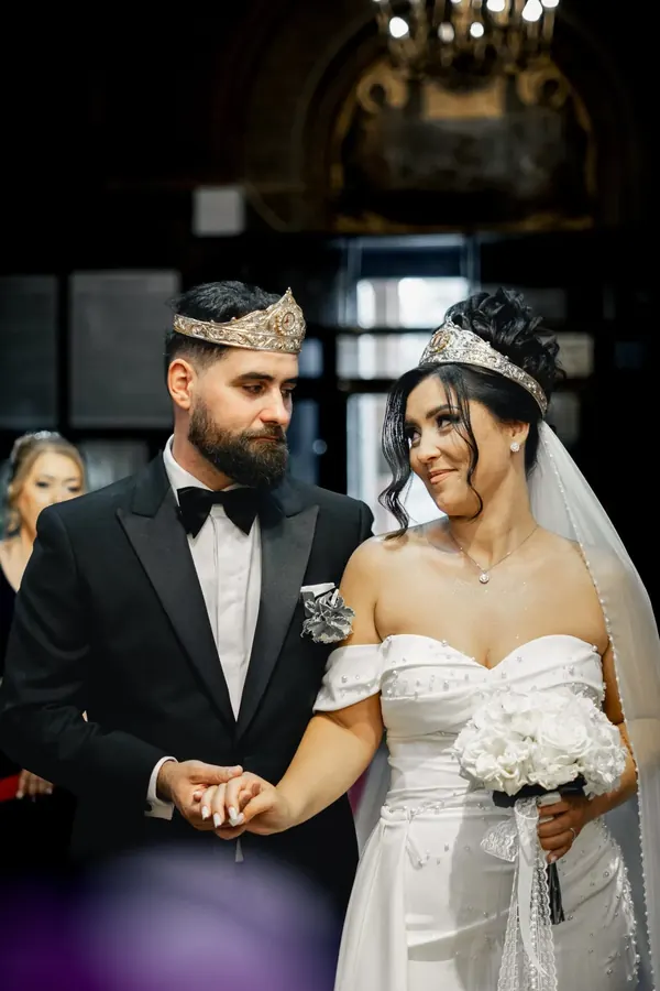 Sub coroane · fotograf de nuntă București