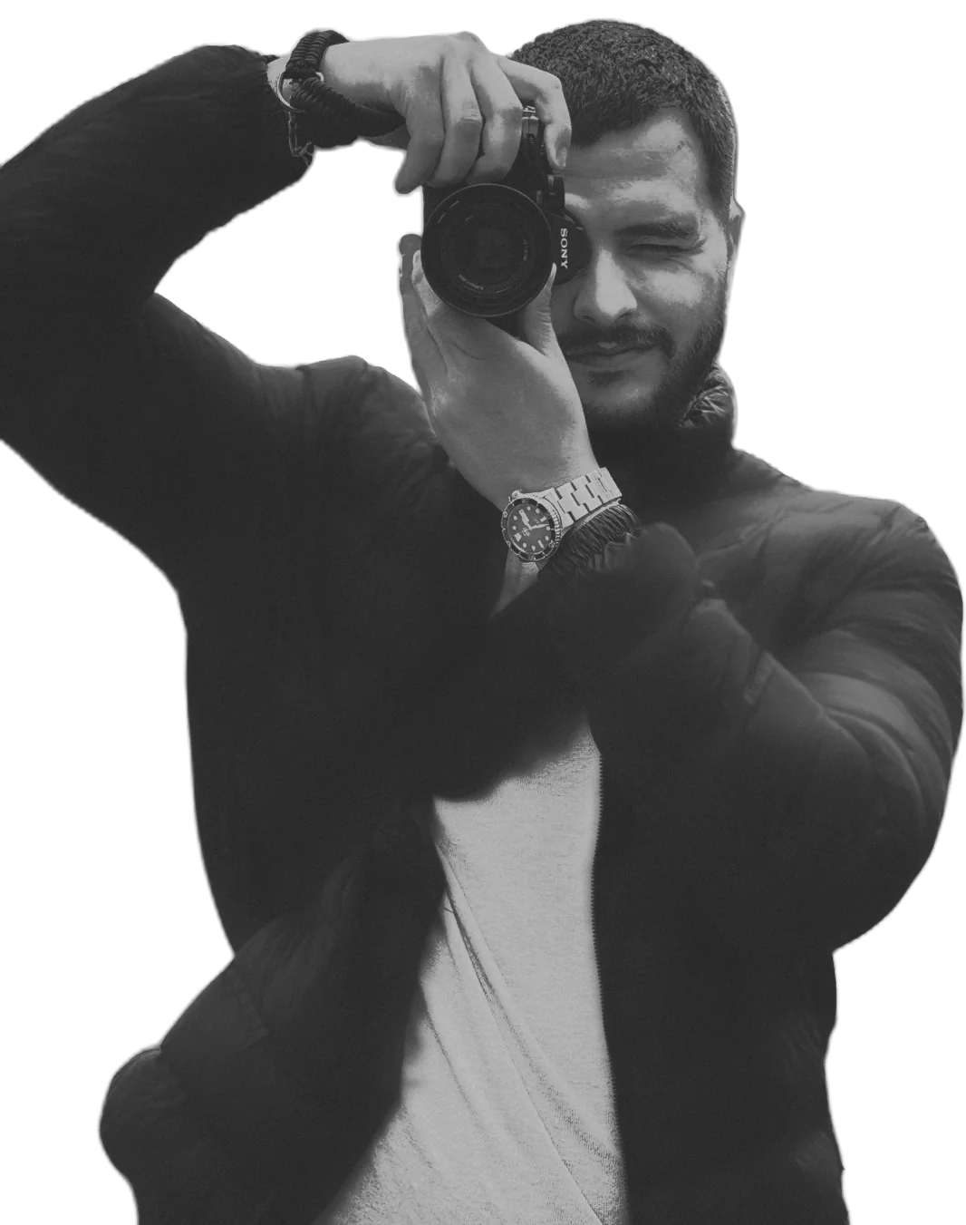 George, fotograf în București, cu aparatul foto în mână